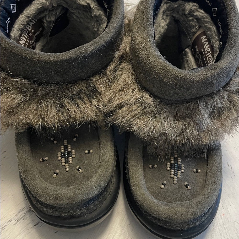 Kids Manitobah Mukluks - Picture 3 of 7